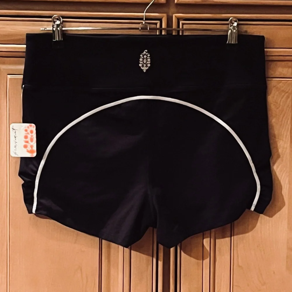 NWT Free People You're A Peach Shorty Shorts